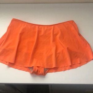 Who wears short skirts KJ like new